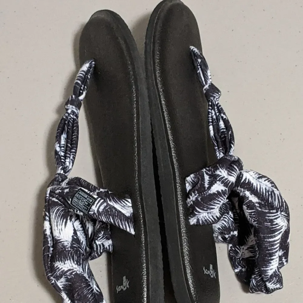 Sanuk Sling Ella Yoga Sandal flip flop black & white 9 US